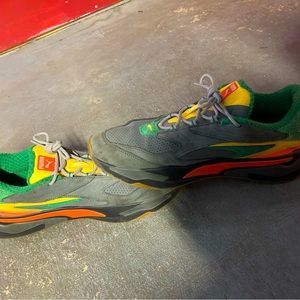 THEY ARE COMFY IN great condition if you buy them I’d be grateful!!